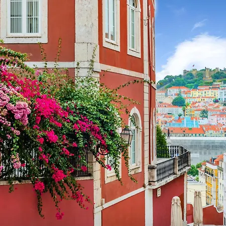 Апартаменти 2br At Chiado Historical Heart