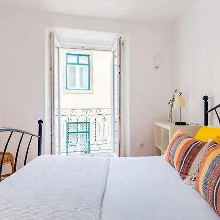 2br At Chiado Historical Heart Апартаменти *