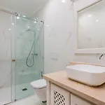 Apartman 2br At Chiado Historical Heart